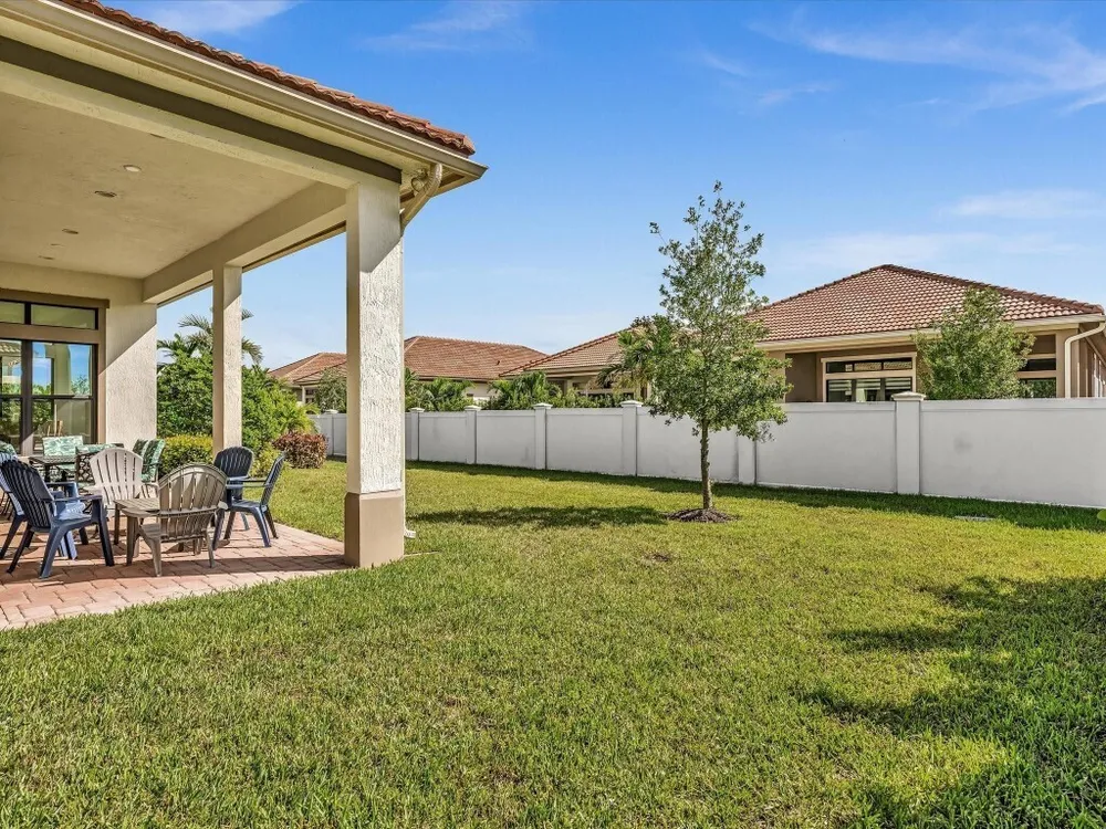 8928 Bastille Circle E, Parkland, FL 33076