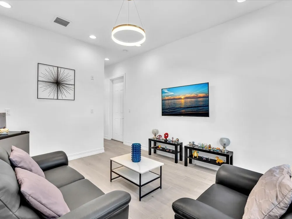 8928 Bastille Circle E, Parkland, FL 33076