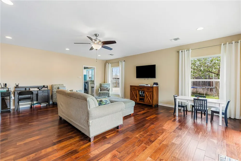 3350 Mavis Dr, Corpus Christi, TX 78411