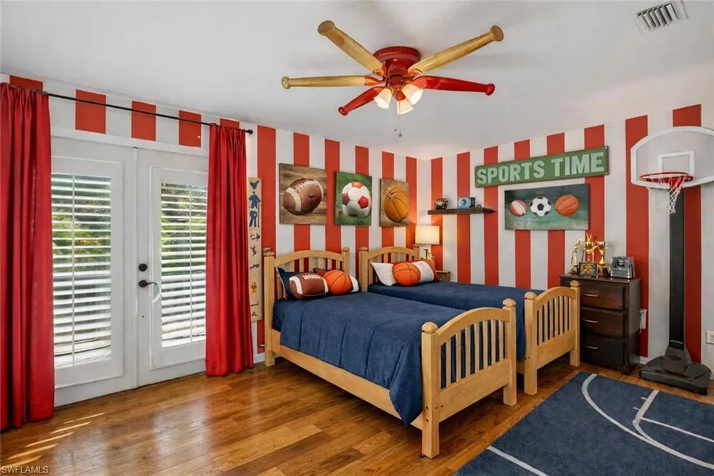 7395 Stonegate Dr, Naples, FL 34109