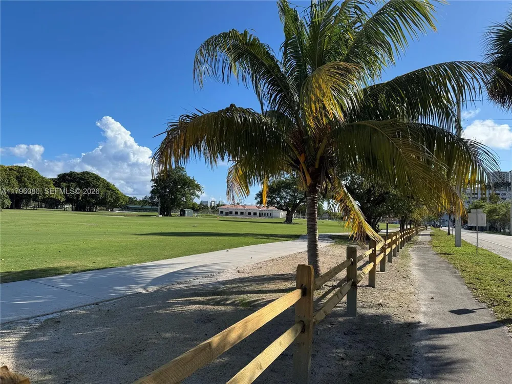 1700 Pierce St, Hollywood, FL 33020