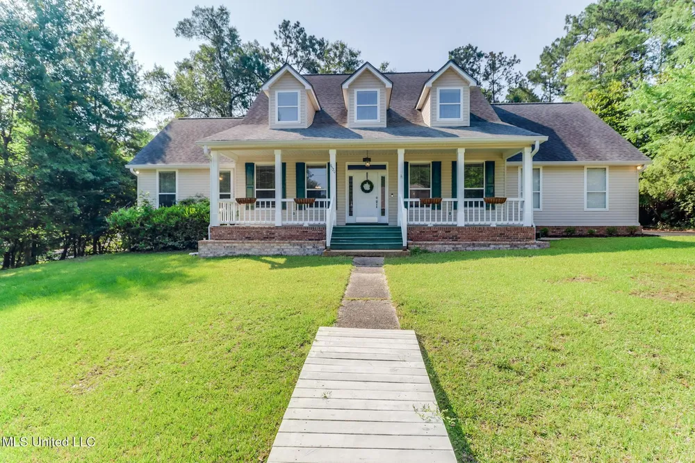 9520 Kalikimaka Pl, Diamondhead, MS 39525