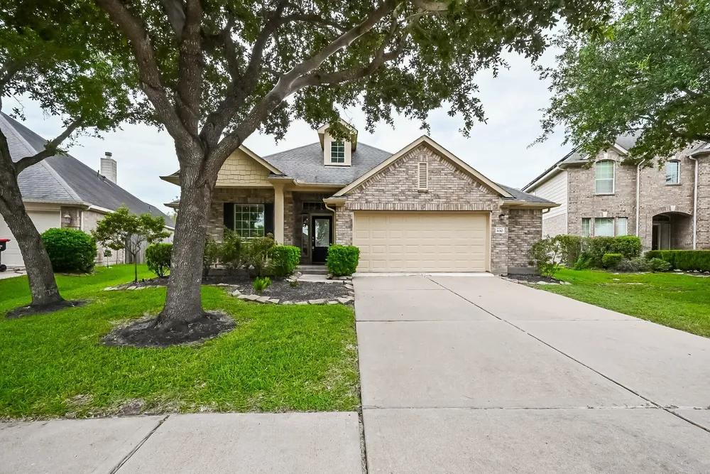 8010 Durham Run Ln, Richmond, TX 77407