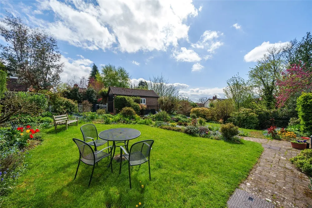Upper Highway, Kings Langley, WD4