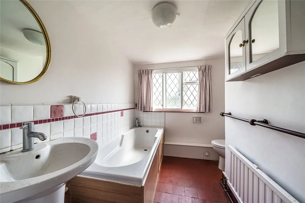Upper Highway, Kings Langley, WD4