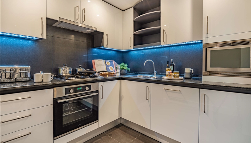 TWO BEDROOM TO LET CIRCUS E14 Image 3