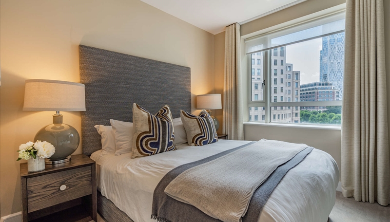 TWO BEDROOM TO LET CIRCUS E14 Image 7