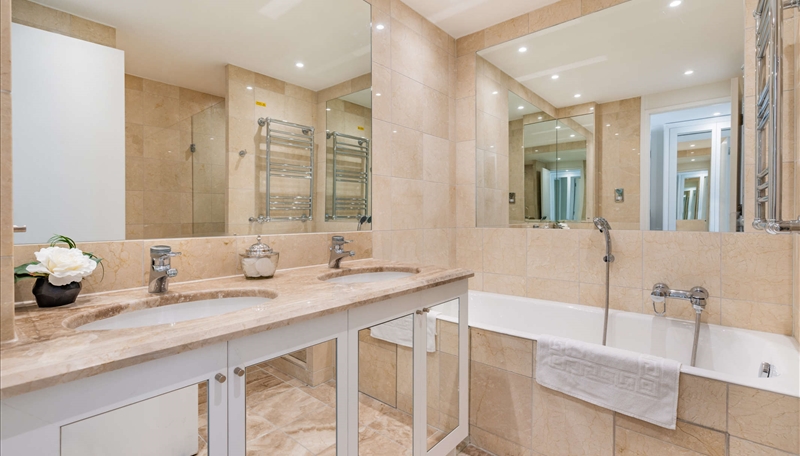 TWO BEDROOM TO LET CIRCUS E14 Image 9