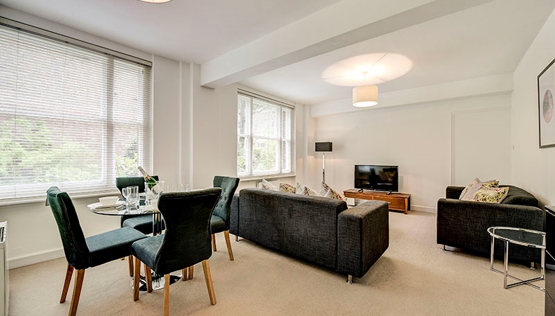 One-Bed Apartment To Let Hill Street Mayfair W1 Image 2