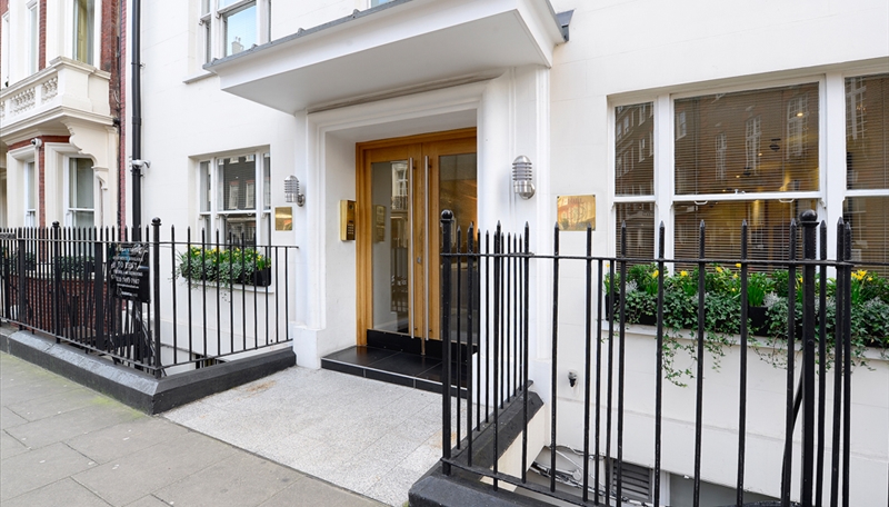 One-Bed Apartment To Let Hill Street Mayfair W1 Image 9