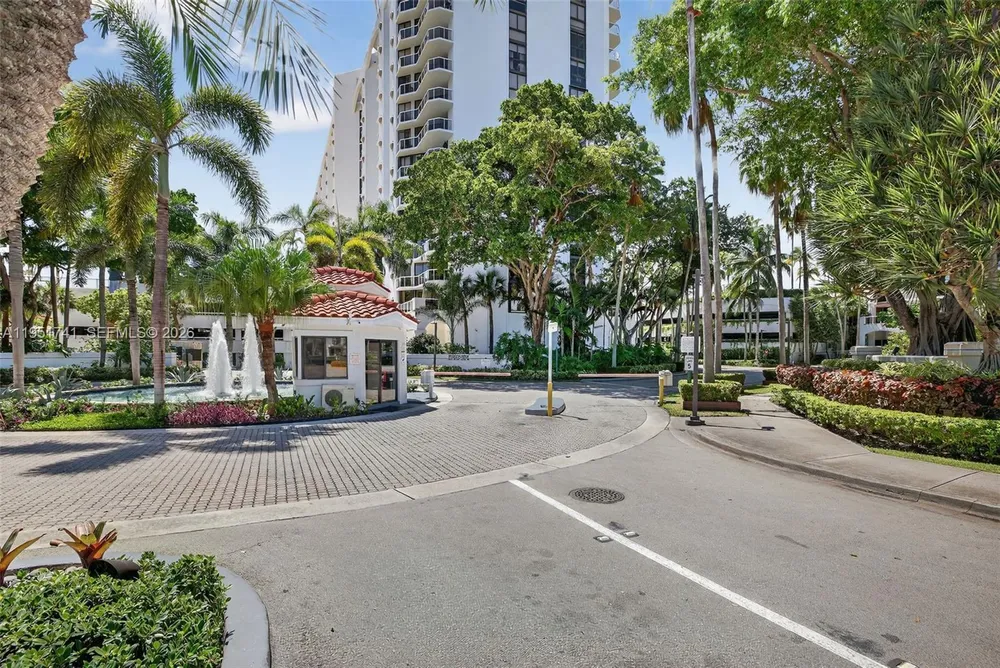 3640 Yacht Club Dr, Aventura, FL 33180