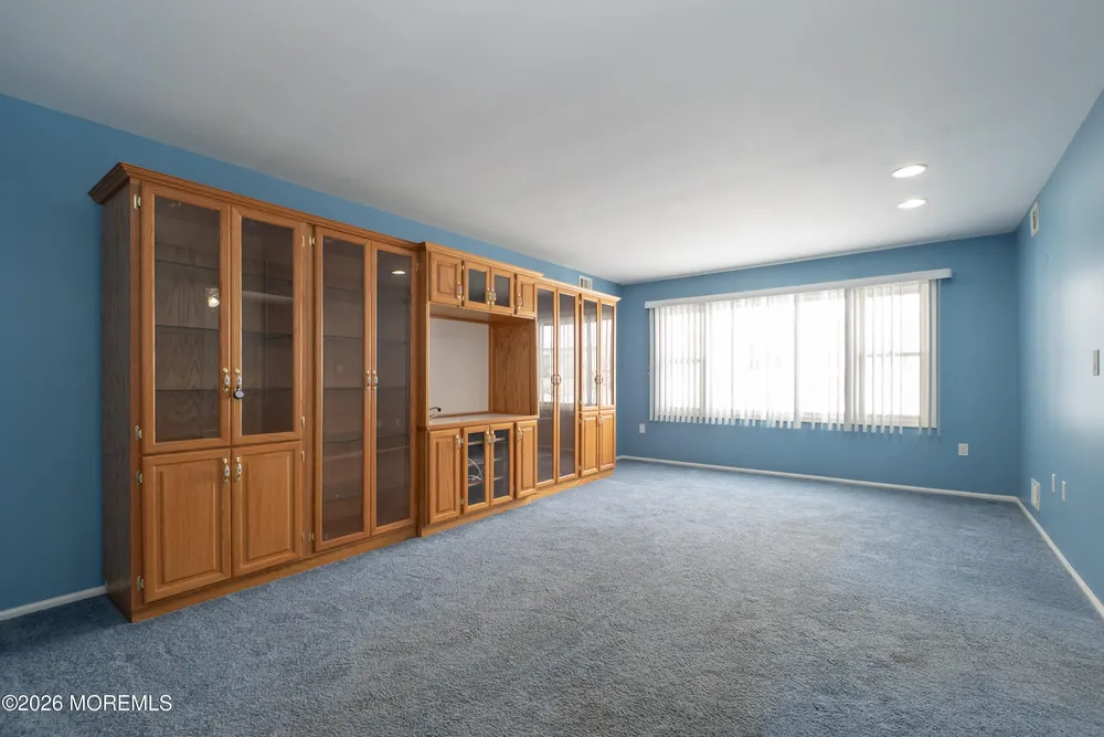 42 Buttonwood Ct, Lakewood, NJ 08701