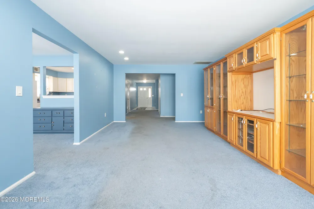 42 Buttonwood Ct, Lakewood, NJ 08701