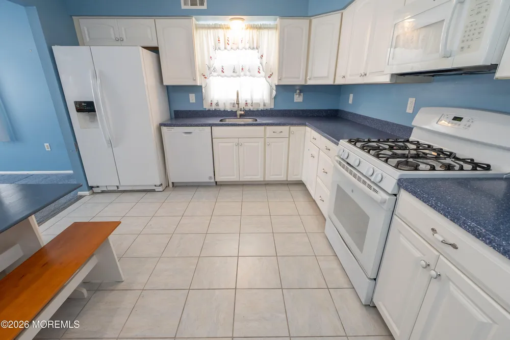 42 Buttonwood Ct, Lakewood, NJ 08701