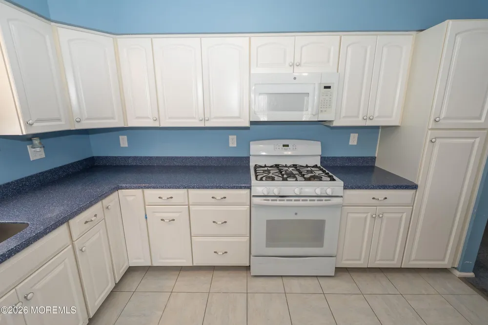 42 Buttonwood Ct, Lakewood, NJ 08701
