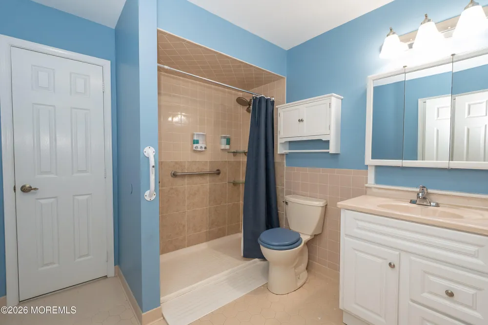 42 Buttonwood Ct, Lakewood, NJ 08701