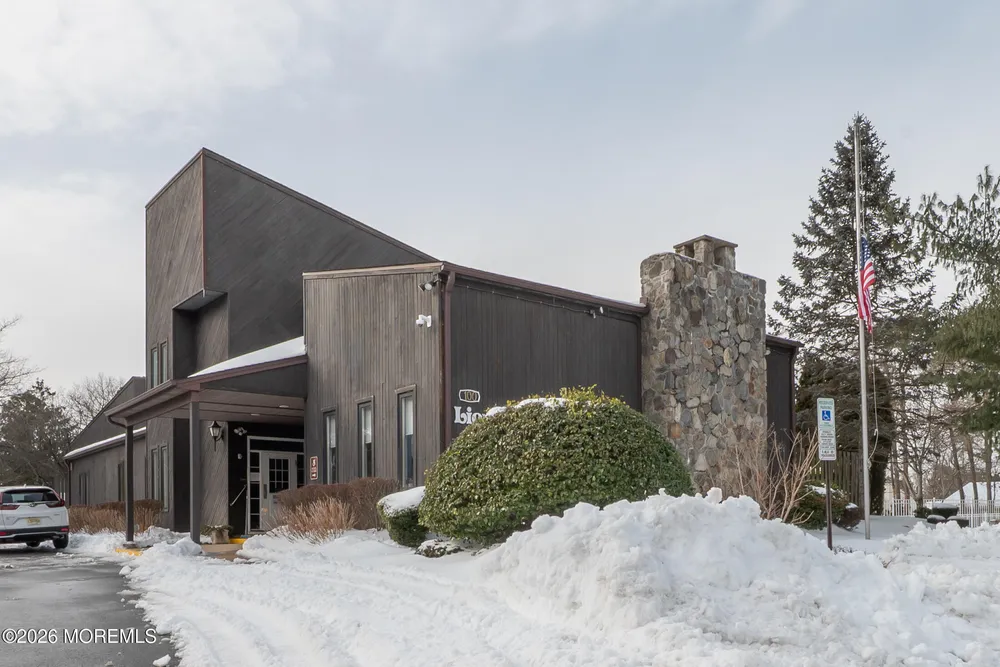 42 Buttonwood Ct, Lakewood, NJ 08701
