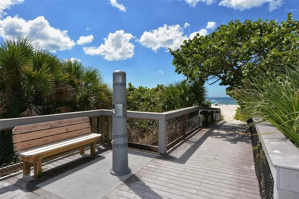 15312 Shady Palms Ln, Nokomis, FL 34275-4343