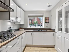 Hayton Crescent, Tadworth thumb 3