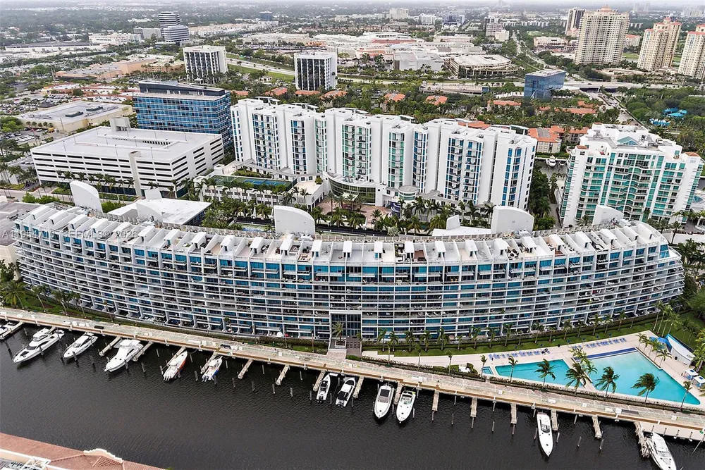 2950 NE 188th St, Aventura, FL 33180