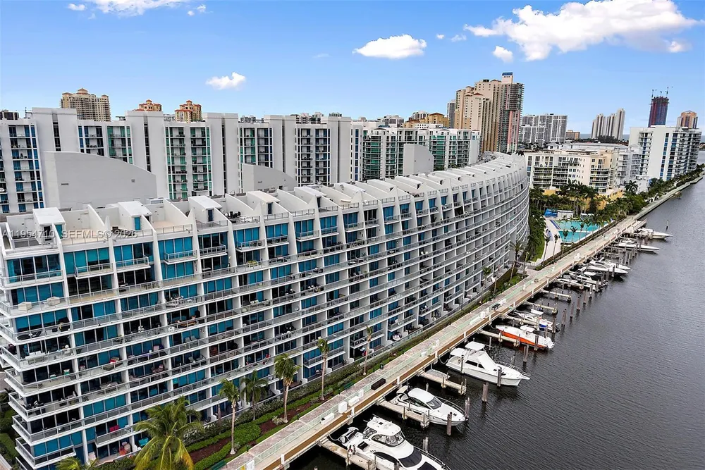 2950 NE 188th St, Aventura, FL 33180