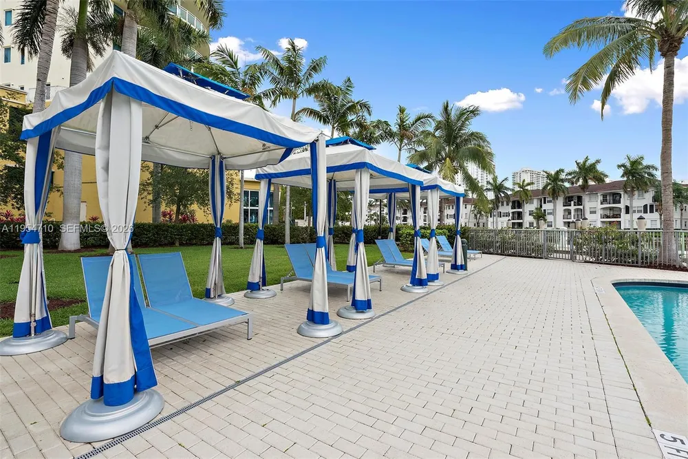 2950 NE 188th St, Aventura, FL 33180