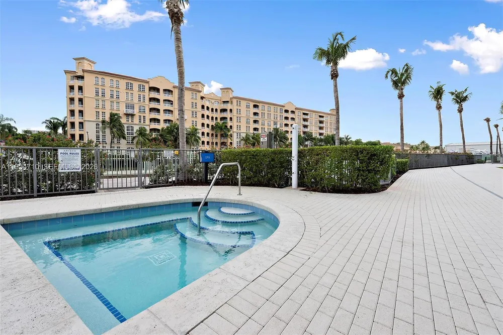 2950 NE 188th St, Aventura, FL 33180