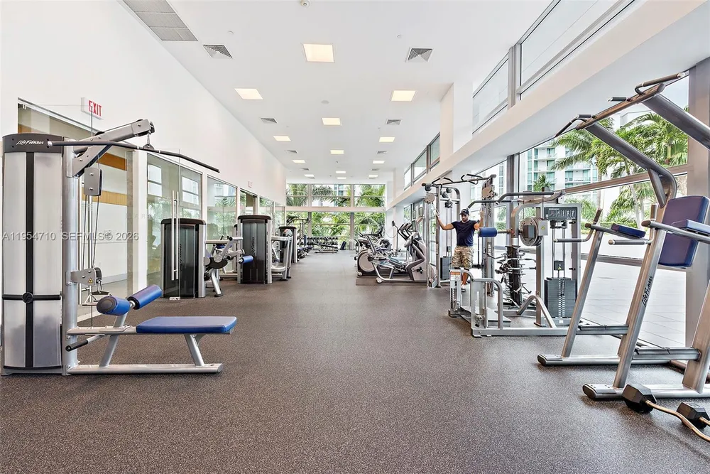 2950 NE 188th St, Aventura, FL 33180