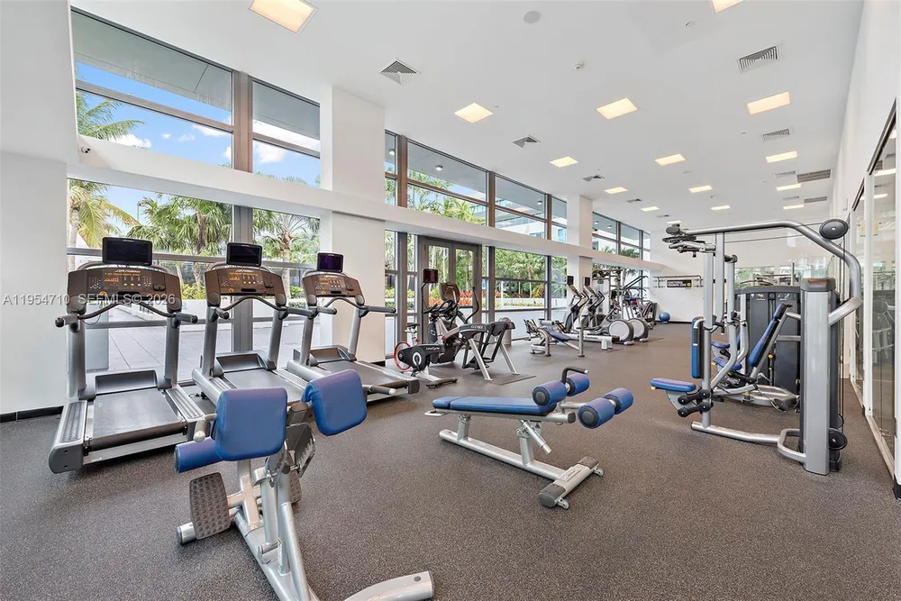 2950 NE 188th St, Aventura, FL 33180