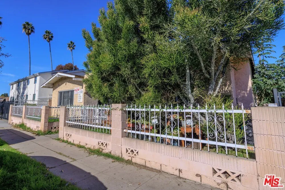 871 E 49th St, Southeast Los Angeles, CA 90011