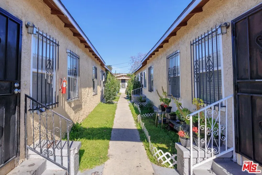 871 E 49th St, Southeast Los Angeles, CA 90011