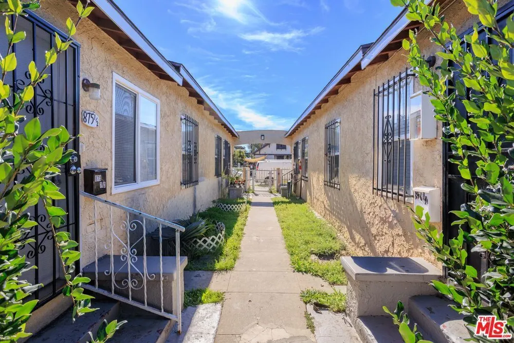 871 E 49th St, Southeast Los Angeles, CA 90011
