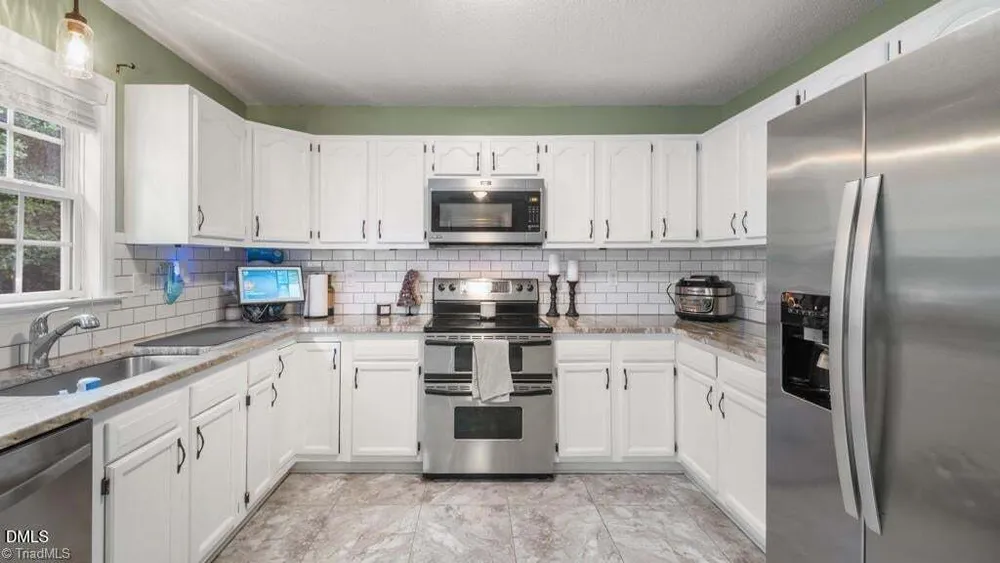 970 Winterside Ln, Winston-Salem, NC 27107