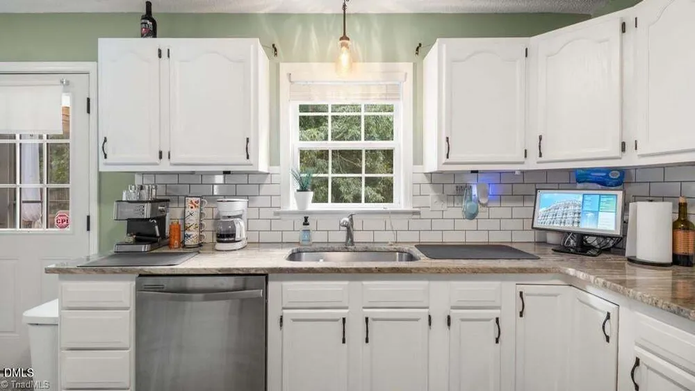 970 Winterside Ln, Winston-Salem, NC 27107