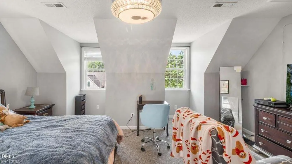 970 Winterside Ln, Winston-Salem, NC 27107