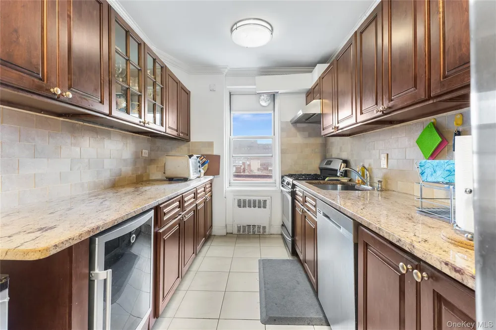 64 99th St, Rego Park, NY 11374