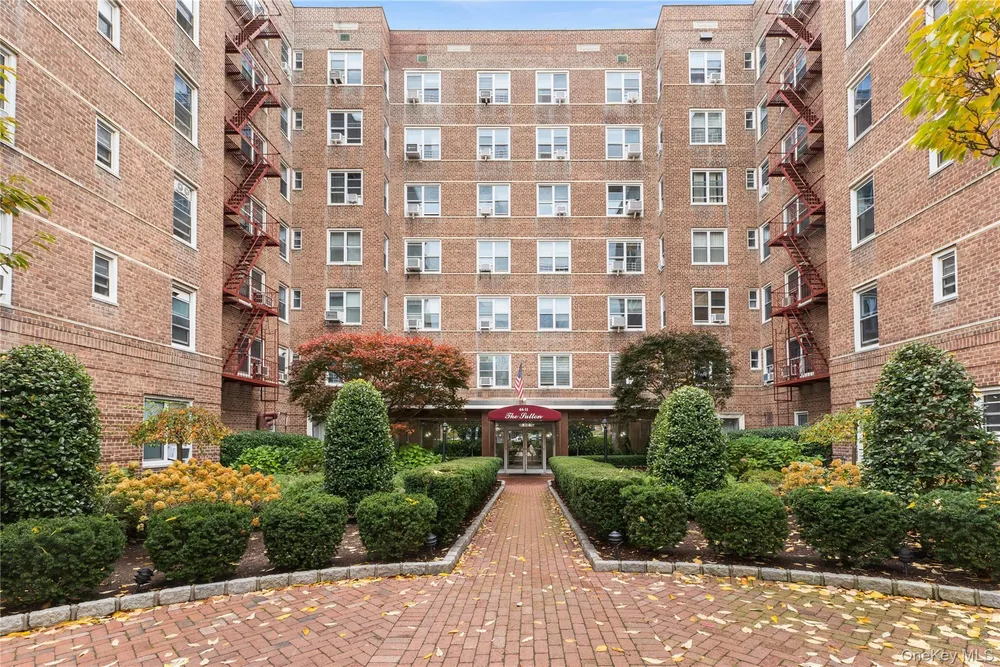 64 99th St, Rego Park, NY 11374