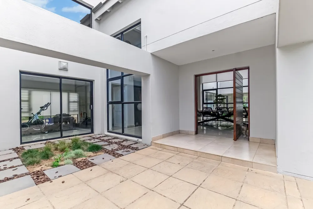South Africa, Gauteng, Eagle Canyon Golf Estate, Eagle Creek Drive, 401