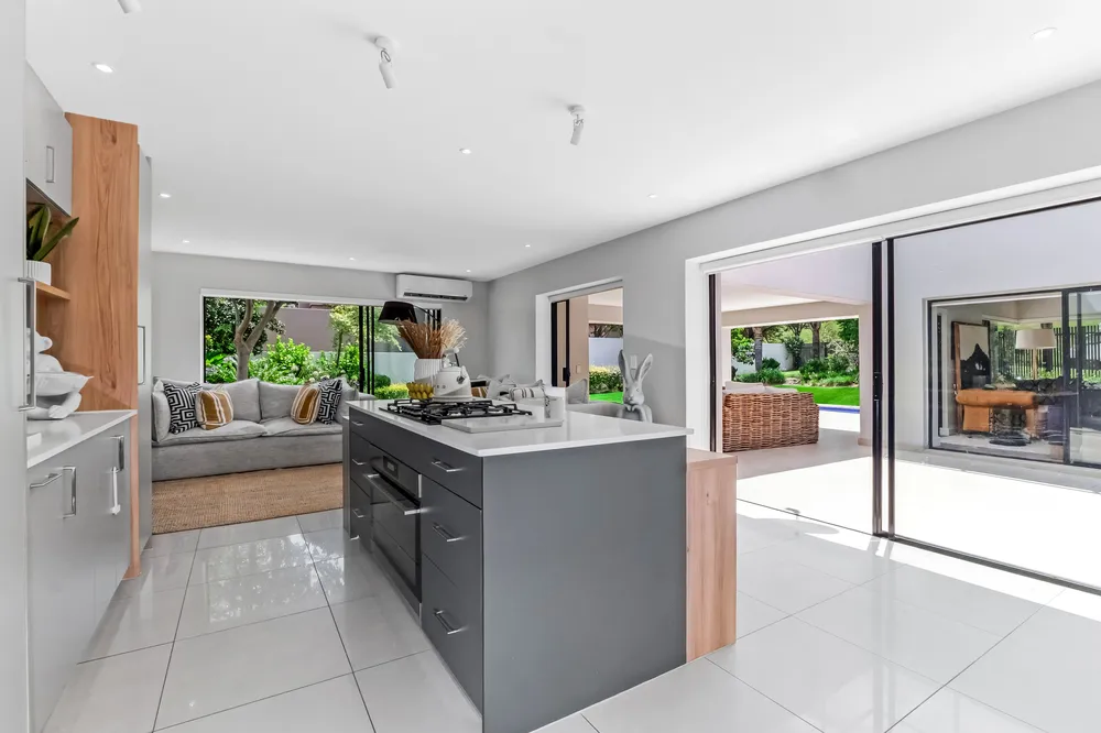 South Africa, Gauteng, Eagle Canyon Golf Estate, Eagle Creek Drive, 401