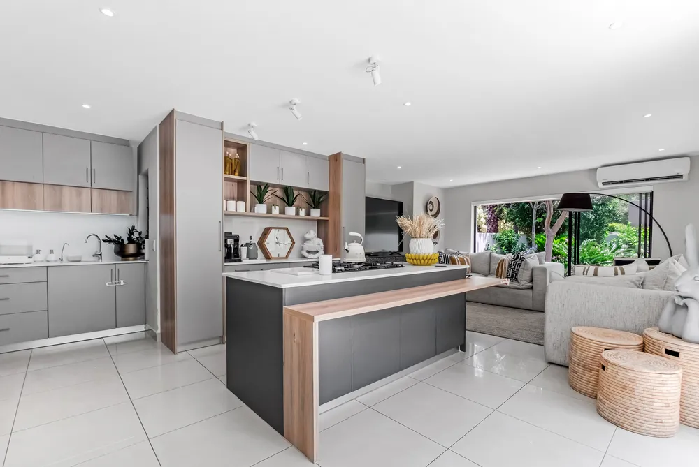 South Africa, Gauteng, Eagle Canyon Golf Estate, Eagle Creek Drive, 401