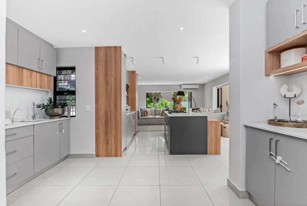 South Africa, Gauteng, Eagle Canyon Golf Estate, Eagle Creek Drive, 401