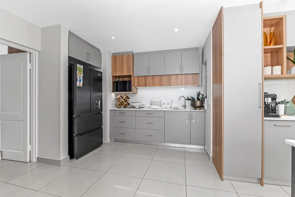 South Africa, Gauteng, Eagle Canyon Golf Estate, Eagle Creek Drive, 401