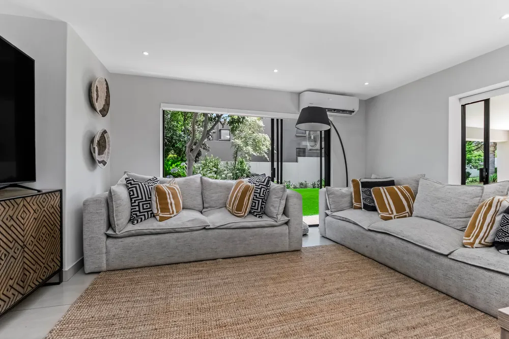 South Africa, Gauteng, Eagle Canyon Golf Estate, Eagle Creek Drive, 401
