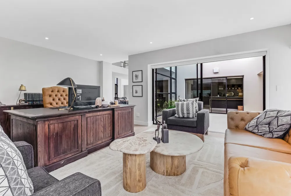 South Africa, Gauteng, Eagle Canyon Golf Estate, Eagle Creek Drive, 401