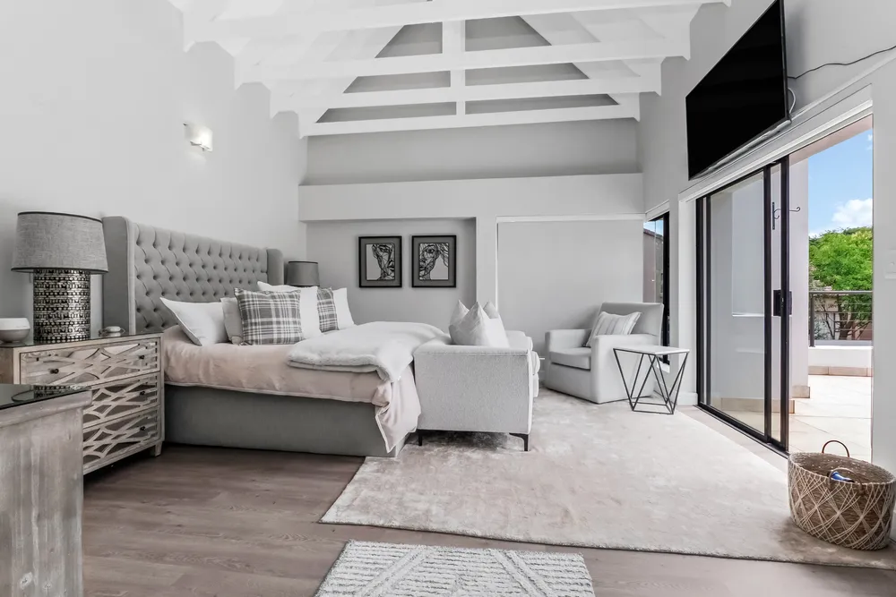 South Africa, Gauteng, Eagle Canyon Golf Estate, Eagle Creek Drive, 401