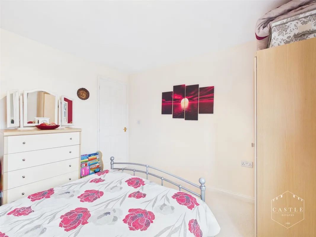 Livia Close, Hinckley