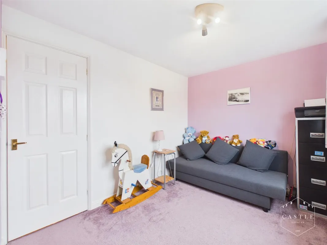 Livia Close, Hinckley