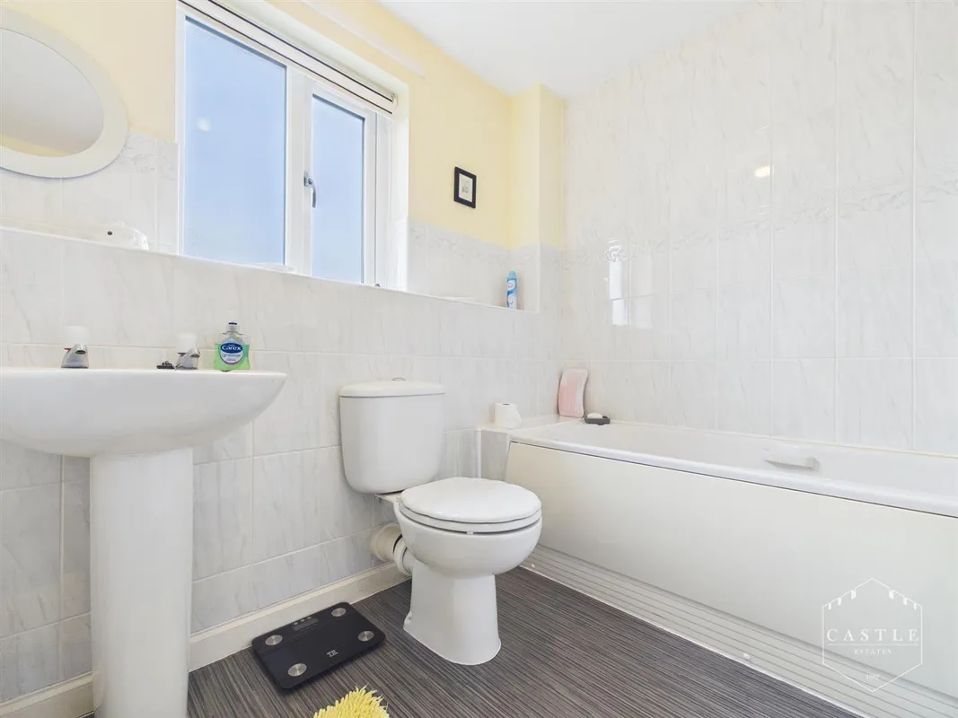 Livia Close, Hinckley