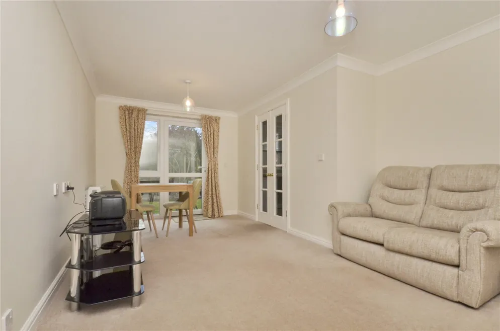 Property carousel item 4