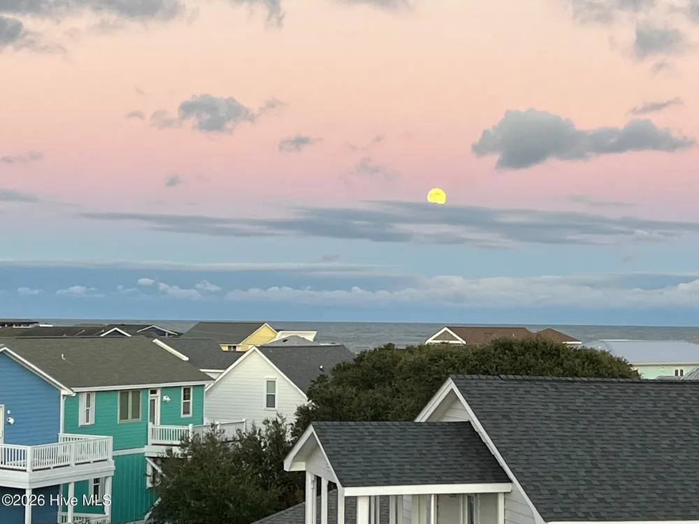 130 Heather Ln, Kure Beach, NC 28449